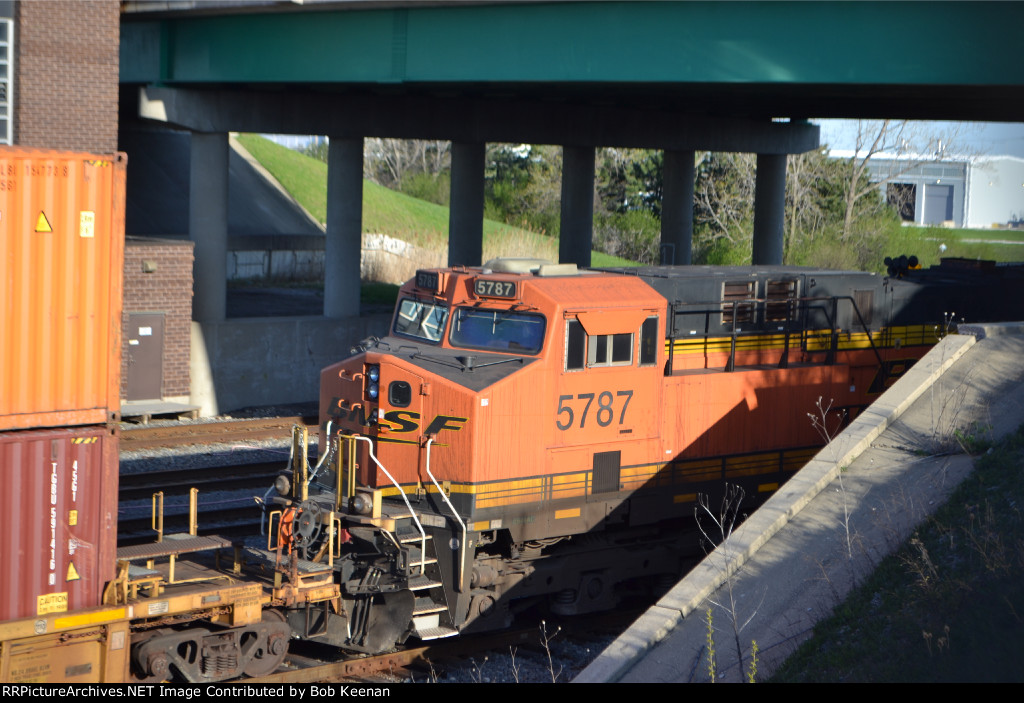 BNSF 5787